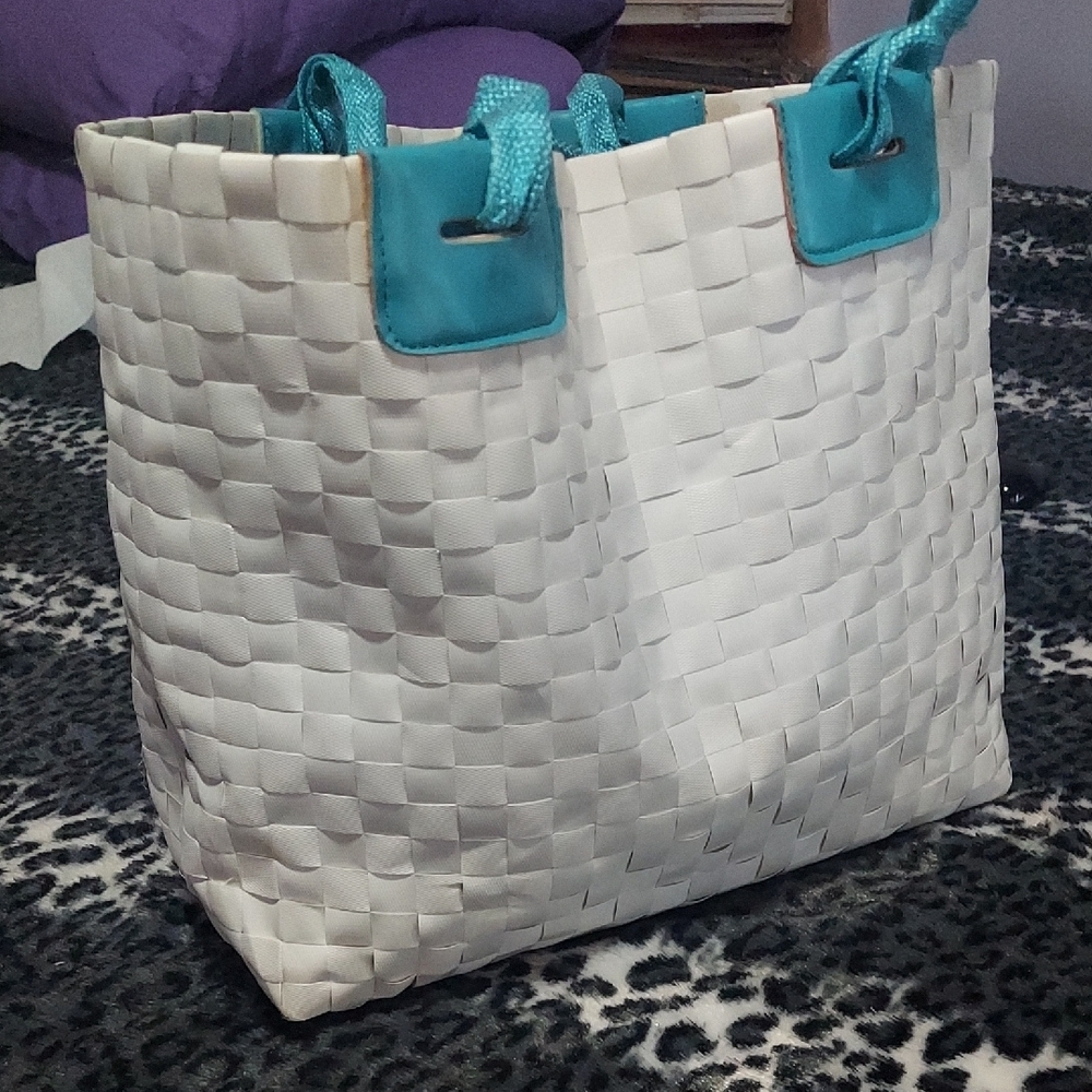 5 For $10 M&M Floral White Woven Tote Bag - Picture 3 of 13
